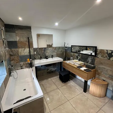 La Grange De Saint-martin / Les Ecuries Du Chateau St-martin *